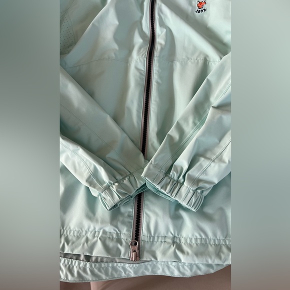 Zero Restriction Tour Series 1892 Mint Green Raincoat with Hood - Picture 7 of 8